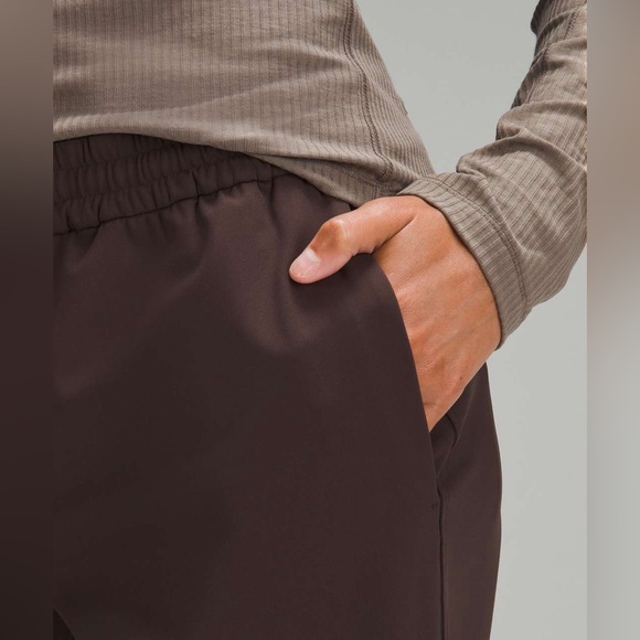 NWT Lululemon Tapered Leg Mid Rise Pant 7/8 Length Luxtreme Espresso Size Small - Picture 4 of 12